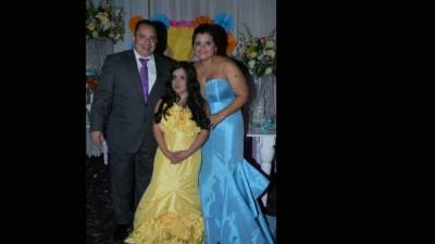 Rony, Gabriela Nicole y Patricia Carrillo.