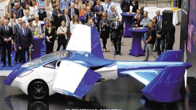 El AeroMobil 3.0, el prototipo de una empresa eslovaca, es una evolución del primer modelo que voló en 2012.