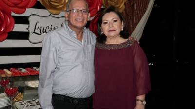 Calixto García junto a su esposa, la cumpleañera Lucinda Guzmán de García.