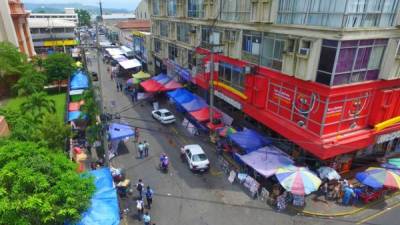 La segunda calle entre las 2 y 3 avenidas está a punto de perderse, pues está invadida por ambos lados. Fotos: Yoseph Amaya