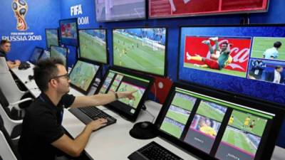 La cabina de VAR funciona desde Moscú y es capaz de recibir imagen de hasta 37 en los estadios de otras ciudades donde se disputaron los partidos del Mundial.