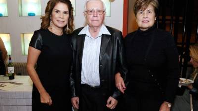 Patricia Castillo con Jacques y Leticia Casanova.