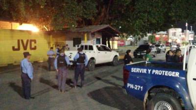 Al lugar donde se registró el hecho llegaron miembros de la Policía Nacional.