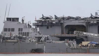 Imagen cedida por la séptima flota de la Marina estadounidense del destructor USS John S. McCain, en Singapur. EFE
