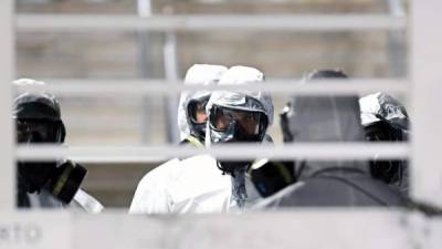 Los soldados brasileños se preparan para desinfectar la estación central de metro y sus alrededores, como medida contra la propagación del coronavirus, COVID-19, pandemia en Brasilia, a principios del 29 de marzo de 2020.