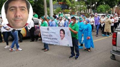 Médicos y personal hospitalario le dieron el último adiós al doctor Luis Enamorado con una ceremonia que arrancó frente a una clínica privada.