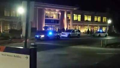 Las autoridades cerraron el campus para dar con el sospechoso del tiroteo que acabó con la vida de un estudiante.