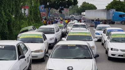 Los transportistas se han bloqueado las principales vías de las ciudades.