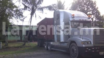 Los furgones decomisados en las instalaciones de la Empresa Nacional Portuaria (ENP) fueron llevados a Naco.