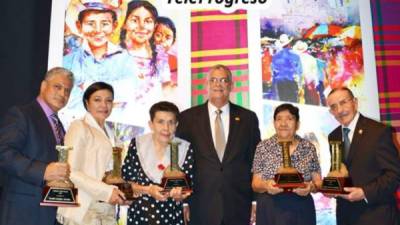 Ulises Rivera, Maribel Lieberman, María Guillermina, Juan Bendeck, Sor María Teresa Gonzales y Enrique Aguilar.