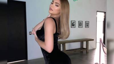 Kylie Jenner dijo que su embarazo la preparó para una situación como la que vive ahora, aislada por el coronavirus.