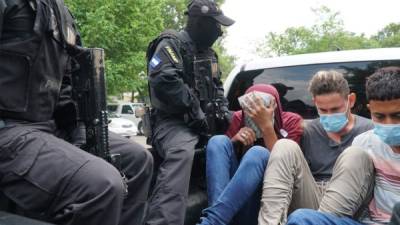 Los tres jóvenes fueron detenidos por agentes de la FNAMP.