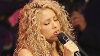 La cantante colombiana Shakira canta antes del inicio Cumbre Mundial sobre el Desarrollo Sostenible en la sede en Nueva York (Estados Unidos). EFE