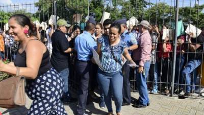 Desde horas de la madrugada, el exterior del Poder Judicial fue abarrotado por ciudadanos en busca de una hoja de antecedentes.