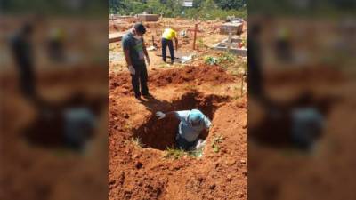 Una de las exhumaciones se hizo en La Ceiba.