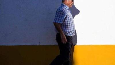 Rufino Borrego fue mal diagnosticado cuando tenía 13 años; ahora a los 61 años volvió a caminar y lleva una vida normal.