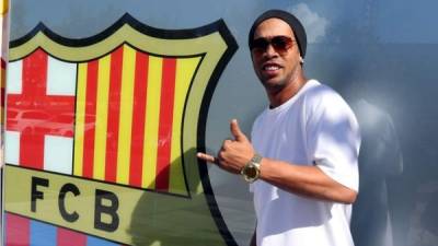 Ronaldinho volvió al Barcelona para jugar con el equipo de las Leyendas.