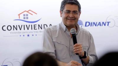 El presidente Hernández aseguró que aún 'hay muchos hondureños asfixiados económicamente'.