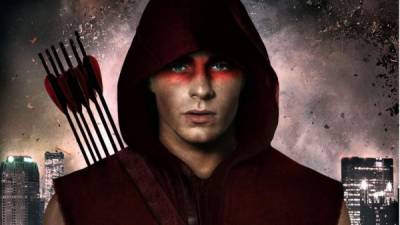 El actor también interpreta a Roy Harper en la ficción.