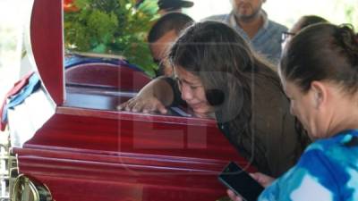 Entre dolor y llanto fueron despedidas las víctimas de la masacre registrada el pasado jueves en el barrio 9 de Diciembre de Puerto Cortés.