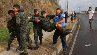Tres militares resultaron heridos tras una colisión en el anillo periférico de Tegucigalpa.
