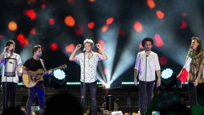 Apenas anunciaron que One Direction subiría al escenario, creció la euforia de las 55 mil personas reunidas en la octava entrega de los Premios Telehit, quienes disfrutaron del talento de Harry, Louis, Niall y Liam.