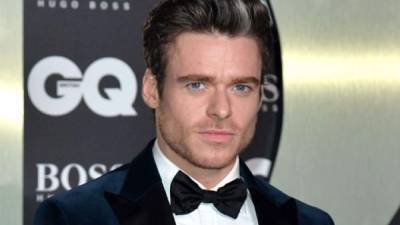 Richard Madden compartió con sus fanáticos una rara foto mostrando sus pectorales.