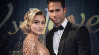 Angelique Boyer y Sebastian Rulli en los premios TVyNovelas 2019.