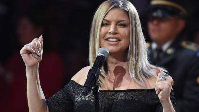 Fergie quiso darle un toque sensual al himno nacional de los Estado Unidos.// Foto AFP.