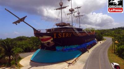 La discoteca Isery estuvo abierta una semana en este barco construido por Franco Lombardi. Fotos: Yoseph Amaya y Melvin Cubas