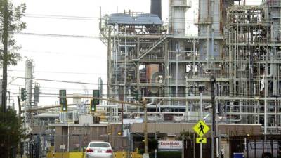La caída de la producción de hidrocarburos ha arrastrado a la producción industrial de EE.UU. En la foto, una planta de ExxonMobil en Baton Rouge, Louisiana.