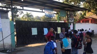 Comenzando la semana y los estudiantes del Primero de Mayo decidieron protestar por tres puntos que piden sean resueltos por las autoridades de Educación.