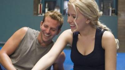 Bradley Cooper y Scarlett Johansson en la cinta 'He's just not that into you'.