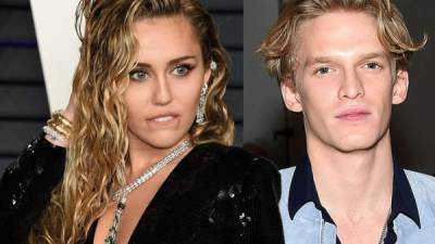 Miley Cyrus está teniendo una vida amorosa agitada. Ahora se le relaciona con el australiano Cody Simpson.