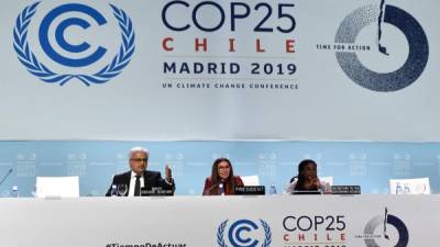 La ministra de Medio Ambiente de Chile y presidenta de la COP25, Carolina Schmidt, asiste a la sesión plenaria de clausura de la Conferencia sobre el Cambio Climático de la ONU COP25. Foto AFP