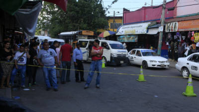 El cadáver de Eddy Orlando Valle Jiménez quedo tenido en medio de la calle.