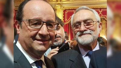 Sir Salvador Moncada con el presidente de Francia François Hollande.
