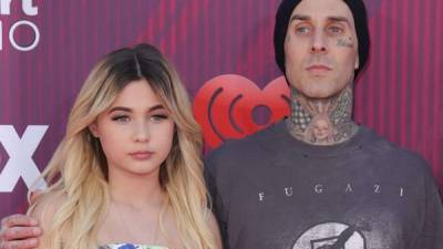 Travis Barker y su hija Alabama.