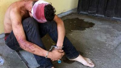El joven fue llevado a la primera estación de Policía de San Pedro Sula.