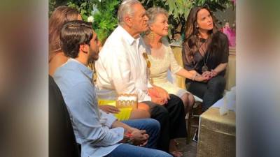 La actriz Kate del Castillo junto a sus padres. Foto: Instagram