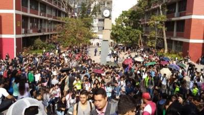 Universitarios unidos en exigencia a las autoridades para que cesen los casos de asaltos en la UNAH. / Foto:Twitter