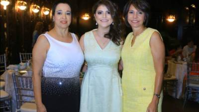 Luisa Suazo, Carla y Marissa Milla.