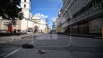 Las personas que circulen en las calles sin un permiso especial otorgado por el Gobierno serán detenias, informó la Policía. Foto: Andro Rodríguez.