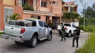 Esta es una de las viviendas a las cuales llegó la Policía desde horas tempranas.