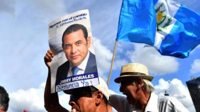 Por segundo día consecutivo cientos de indígenas y campesinos guatemaltecos bloquearon las carreteras exigiendo la renuncia de su presidente.// Foto archivo AFP.