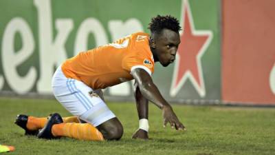 Alberth Elis se estrenó como goleador con la camiseta del Houston Dynamo en la MLS ante el Columbus Crew.