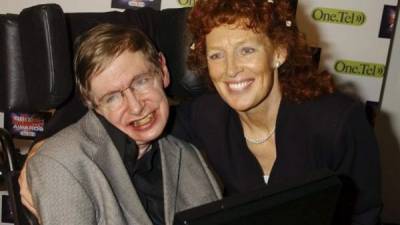 Stephen William Hawking y su esposa Elaine Mason.