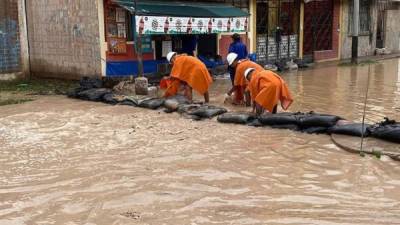 Las lluvias dejaron además 10 heridos y unos 300 damnificados, según el COEN.