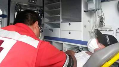 Paramédicos de la Cruz Roja evaluaron a Silva.