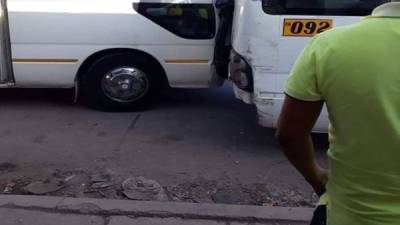 El hombre quemado quedó a unos metros de la unidad de transporte público.